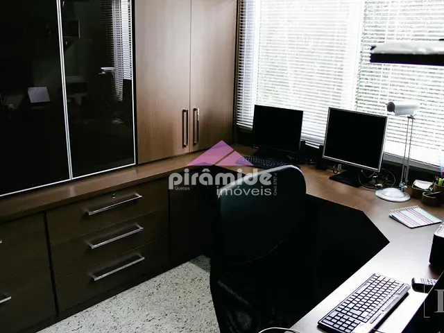 Casa com 700m² 4 quartos e 6 banheiros, à venda, no bairro Urbanova em São José dos Campos