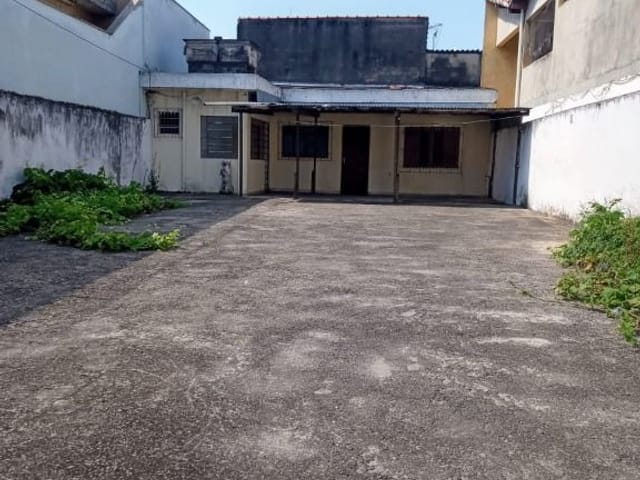 Casa com 250m² 1 quarto e 1 banheiro, à venda, no bairro Vila Yolanda em Osasco