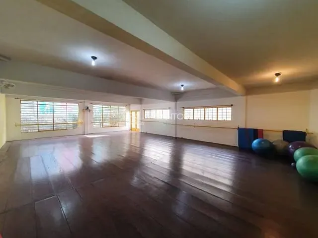 Casa com 300m² 1 quarto e 3 banheiros, à venda, no bairro Vila Leão em Sorocaba