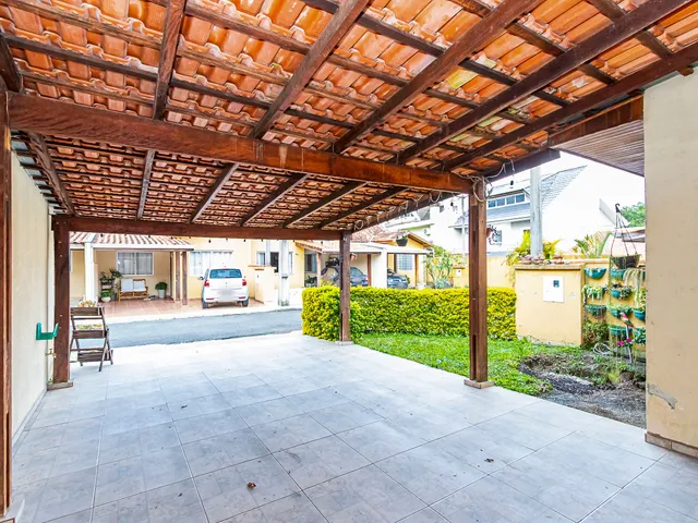 Casa 2 quartos e 2 banheiros, à venda, no bairro Uberaba em Curitiba