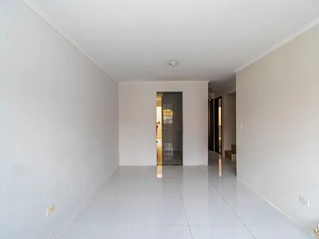 Casa 2 quartos e 2 banheiros, à venda, no bairro Uberaba em Curitiba