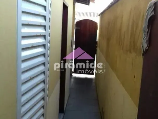 Casa com 342m² 4 quartos e 2 banheiros, à venda, no bairro Loteamento Recreio Juqueriquerê em Caraguatatuba