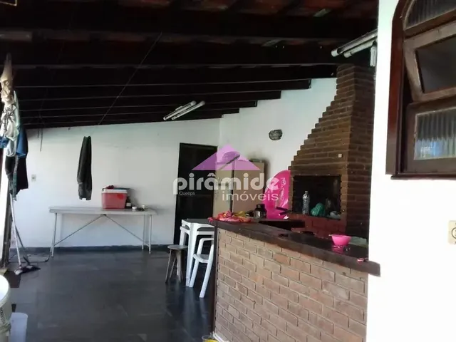 Casa com 342m² 4 quartos e 2 banheiros, à venda, no bairro Loteamento Recreio Juqueriquerê em Caraguatatuba