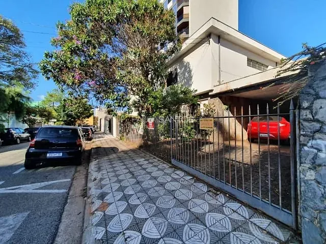 Casa com 300m² 4 quartos e 2 banheiros, à venda ou para alugar, no bairro Vila Independência em Sorocaba