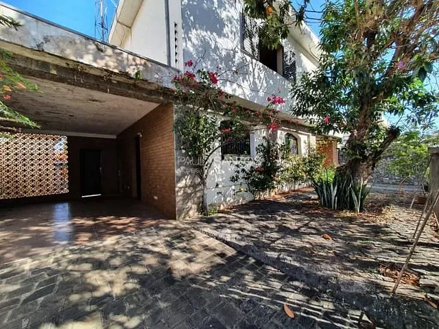 Casa com 300m² 4 quartos e 2 banheiros, à venda ou para alugar, no bairro Vila Independência em Sorocaba