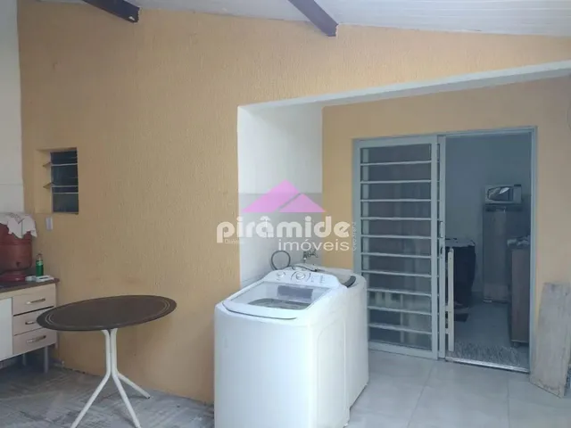 Casa com 150m² 2 quartos e 1 banheiro, à venda, no bairro Jardim Imperial em São José Dos Campos