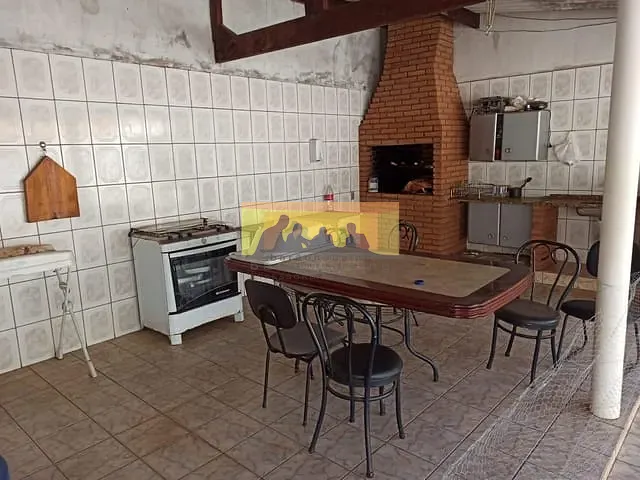 Casa com 500m² 4 quartos e 4 banheiros, à venda, no bairro Fazenda Santa Cândida em Campinas