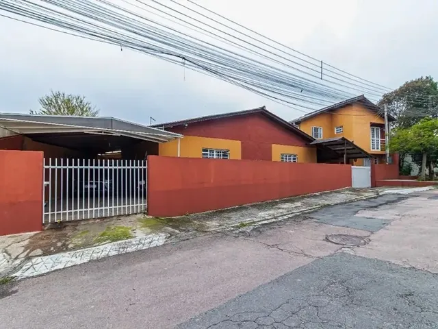 Casa com 236m² 3 quartos e 2 banheiros, à venda, no bairro Pinheirinho em Curitiba