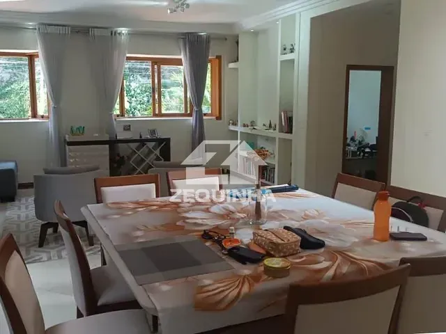 Casa com 280m² 4 quartos e 3 banheiros, à venda, no bairro Pq Monte Alegre em Taboao Da Serra