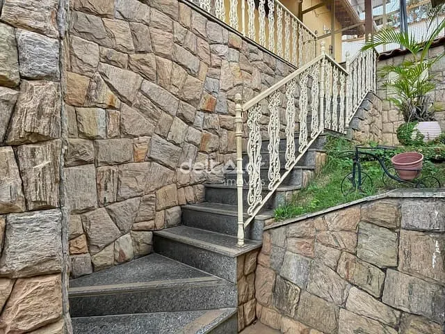 Casa com 360m² 5 quartos e 3 banheiros, à venda, no bairro Alto Caiçaras em Belo Horizonte