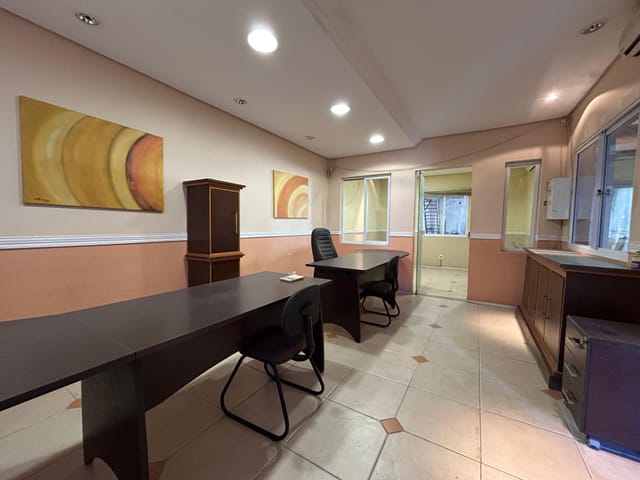 Foto do Casa - Casa Comercial e Residencial para Locação no Centro – Versatilidade, espaço e localização estratégica, perfeita para seu negócio ou moradia | UP Imóveis