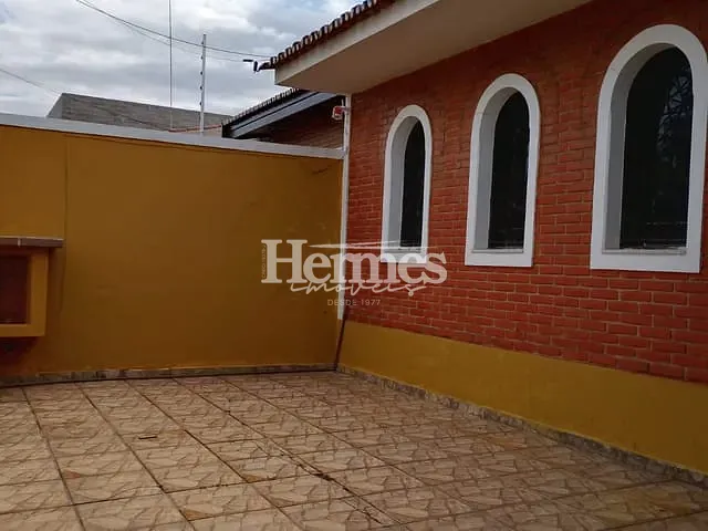 Casa com 300m² 4 quartos e 3 banheiros, à venda, no bairro Santa Cecília em Paulínia
