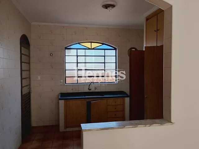 Casa com 300m² 4 quartos e 3 banheiros, à venda, no bairro Santa Cecília em Paulínia