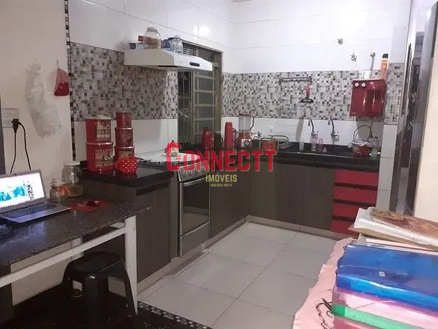 Casa com 210m² 3 quartos e 2 banheiros, à venda, no bairro Jardim Arlindo Laguna em Ribeirão Preto