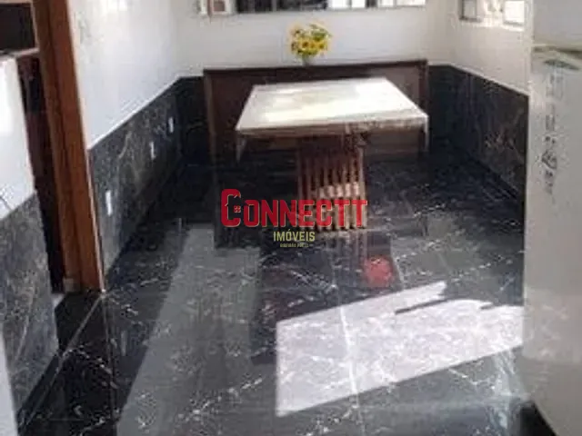 Casa com 210m² 3 quartos e 2 banheiros, à venda, no bairro Jardim Arlindo Laguna em Ribeirão Preto