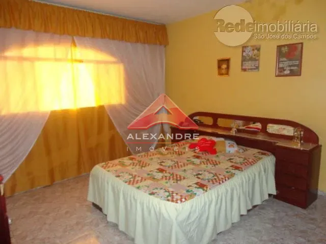 Casa com 166m² 4 quartos e 1 banheiro, à venda, no bairro Jardim Paraíso do Sol em São José dos Campos