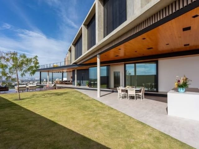 Casa com 870m² 4 quartos e 6 banheiros, à venda ou para alugar, no bairro Condomínio Reserva do Paratehy em São José dos Campos