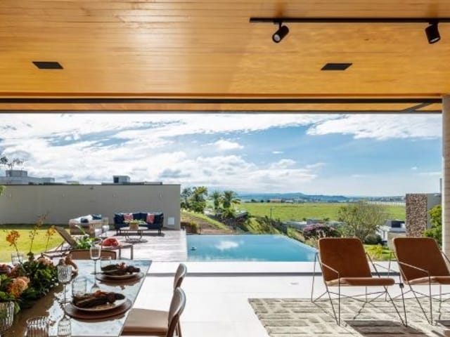 Casa com 870m² 4 quartos e 6 banheiros, à venda ou para alugar, no bairro Condomínio Reserva do Paratehy em São José dos Campos