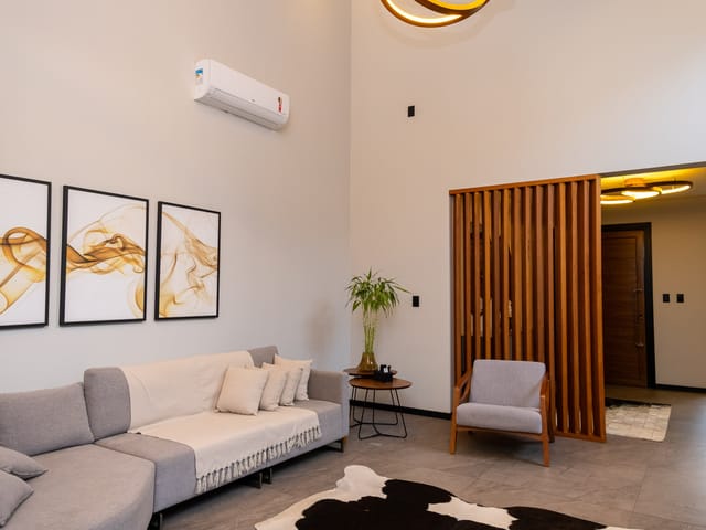 Casa com 630m² 3 quartos e 4 banheiros, à venda ou para alugar, no bairro Laranjal em Pelotas