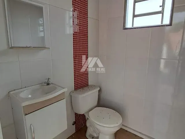Casa 2 quartos e 3 banheiros, para alugar, no bairro Chapada em Ponta Grossa