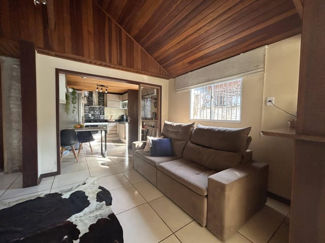 Casa com 330m² 2 quartos e 2 banheiros, à venda, no bairro Três Vendas em Pelotas