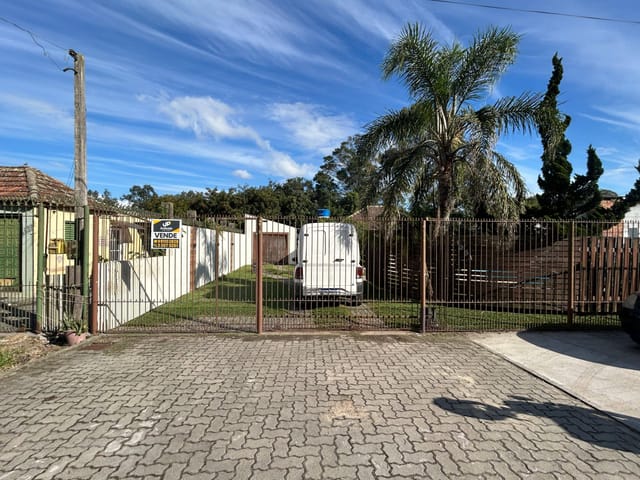 Casa com 330m² 2 quartos e 2 banheiros, à venda, no bairro Três Vendas em Pelotas