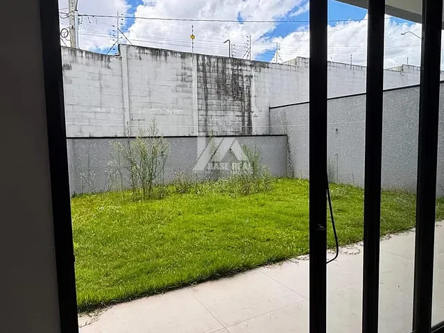 Casa com 300m² 4 quartos e 3 banheiros, à venda, no bairro Colônia Dona Luíza em Ponta Grossa