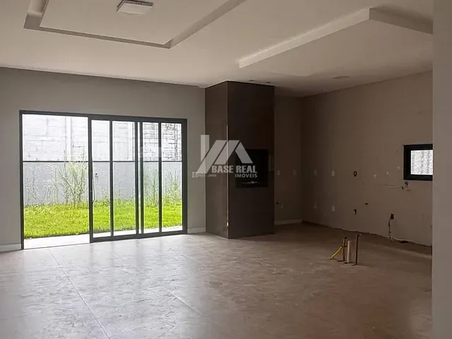 Casa com 300m² 4 quartos e 3 banheiros, à venda, no bairro Colônia Dona Luíza em Ponta Grossa