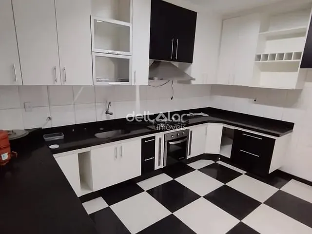 Casa com 333m² 4 quartos e 3 banheiros, à venda, no bairro Rio Branco em Belo Horizonte