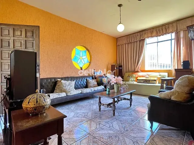 Casa com 360m² 3 quartos e 2 banheiros, à venda, no bairro Santa Branca em Belo Horizonte