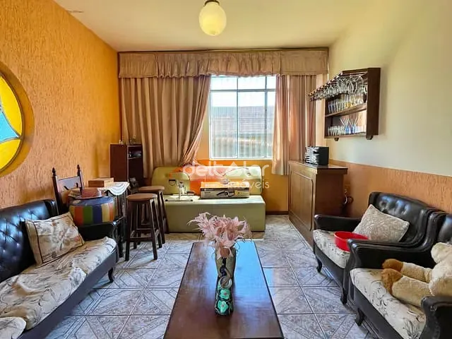 Casa com 360m² 3 quartos e 2 banheiros, à venda, no bairro Santa Branca em Belo Horizonte