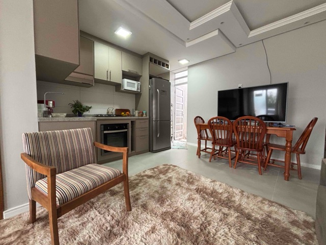 Casa 2 quartos e 1 banheiro, à venda, no bairro Laranjal em Pelotas