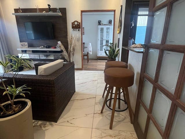 Casa com 300m² 4 quartos e 4 banheiros, à venda, no bairro Laranjal em Pelotas