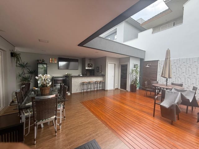 Casa com 250m² 3 quartos e 4 banheiros, à venda, no bairro Urbanova em São José dos Campos