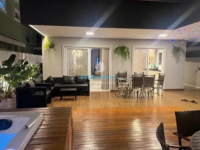 Casa com 250m² 3 quartos e 4 banheiros, à venda, no bairro Urbanova em São José dos Campos