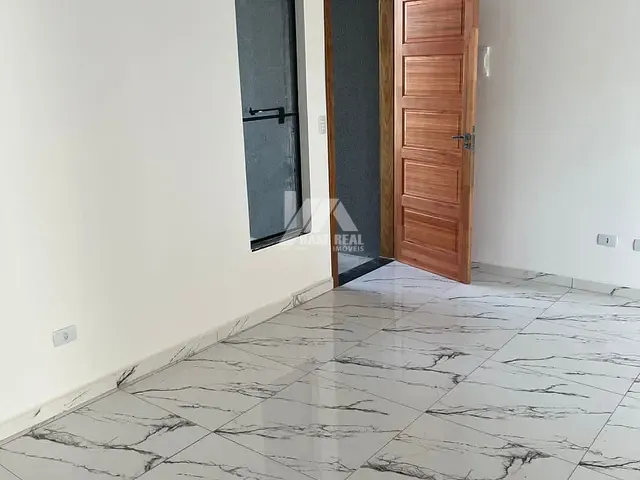 Casa com 220m² 2 quartos e 1 banheiro, à venda, no bairro Cará-cará em Ponta Grossa