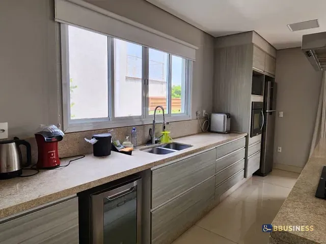 Casa 3 quartos e 5 banheiros, à venda, no bairro Parque das Quaresmeiras em Campinas