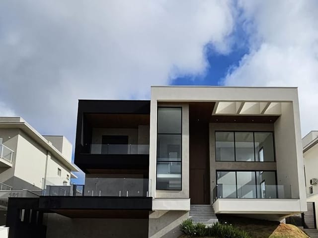 Casa com 900m² 4 quartos e 6 banheiros, à venda, no bairro Condomínio Reserva do Paratehy em São José dos Campos
