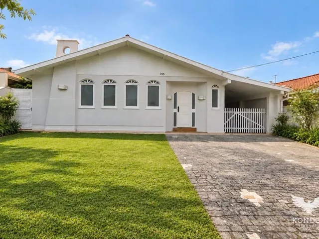 Casa com 378m² 4 quartos e 5 banheiros, à venda, no bairro Butiatuvinha em Curitiba