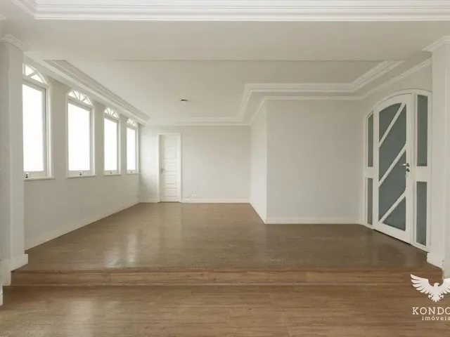 Casa com 378m² 4 quartos e 5 banheiros, à venda, no bairro Butiatuvinha em Curitiba