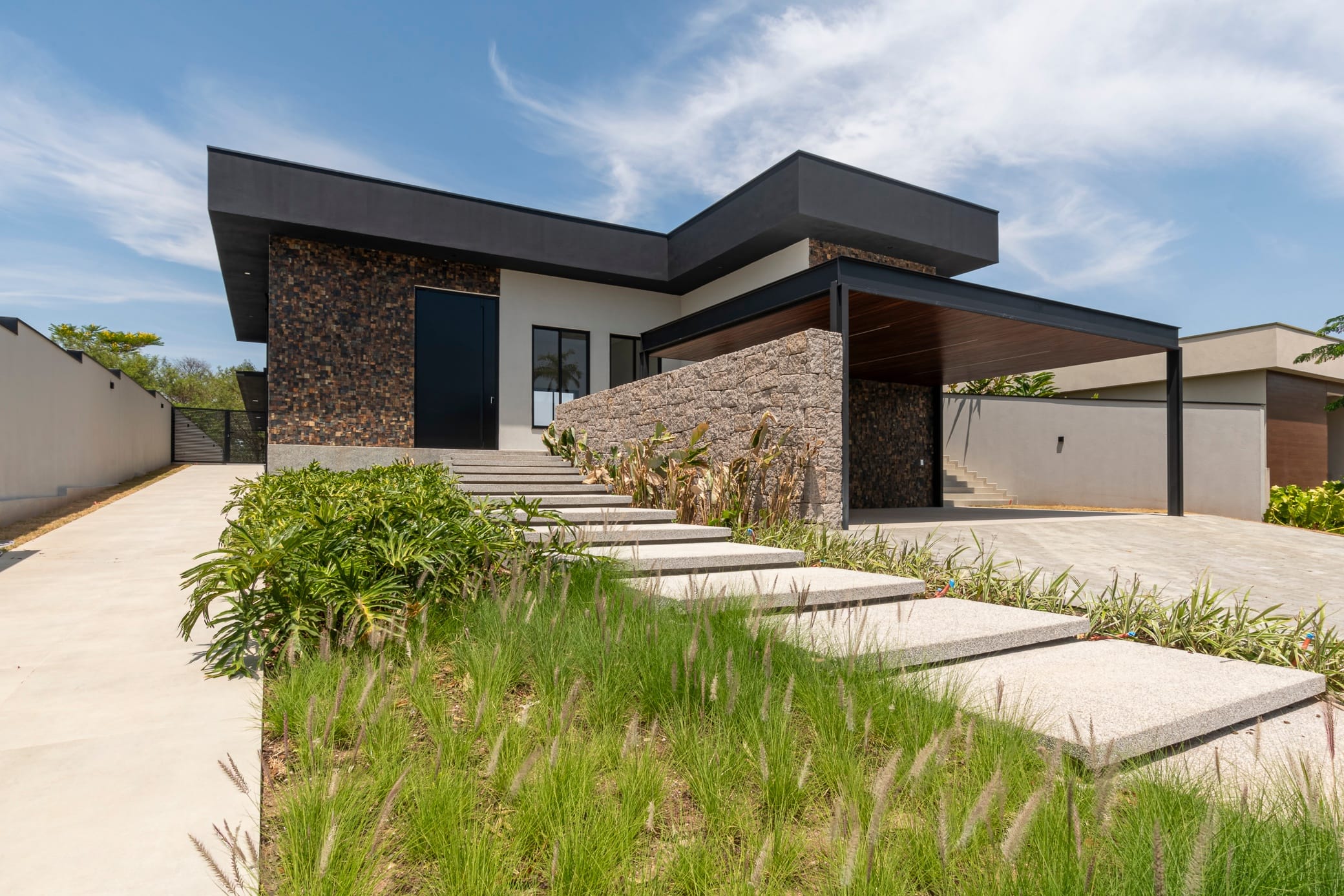Luxo e natureza no Residencial Pedra Alta - Sousas
