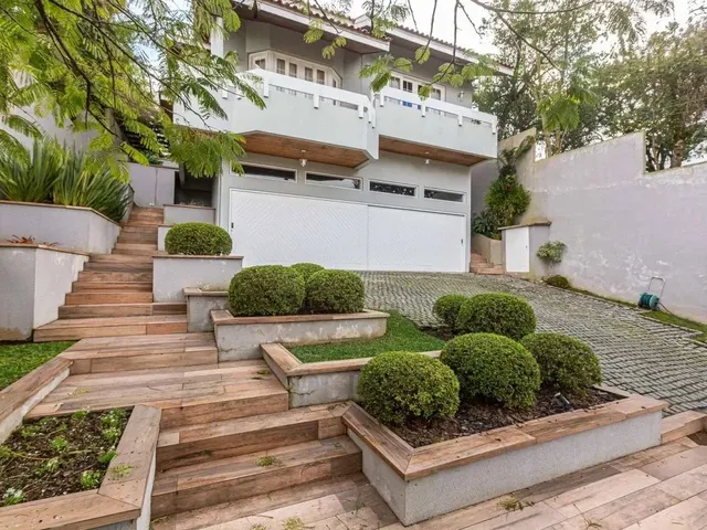 Casa com 735m² 4 quartos e 3 banheiros, à venda, no bairro Bom Retiro em Curitiba