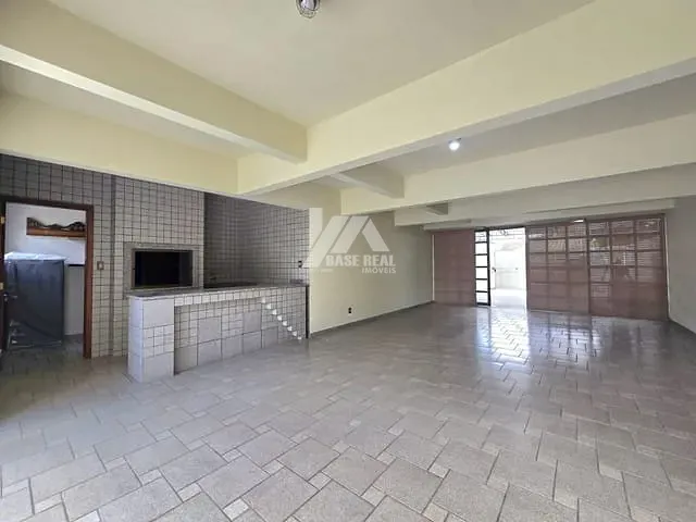 Casa 4 quartos e 6 banheiros, para alugar, no bairro Estrela em Ponta Grossa
