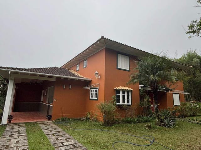 Casa com 2000m², para alugar, no bairro Samambaia em Petrópolis