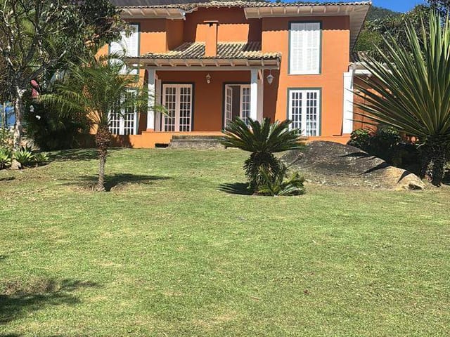 Casa com 2000m², para alugar, no bairro Samambaia em Petrópolis