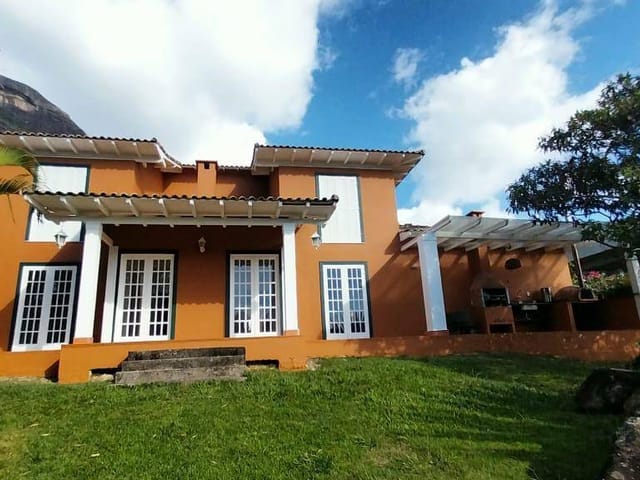 Casa com 2000m², para alugar, no bairro Samambaia em Petrópolis