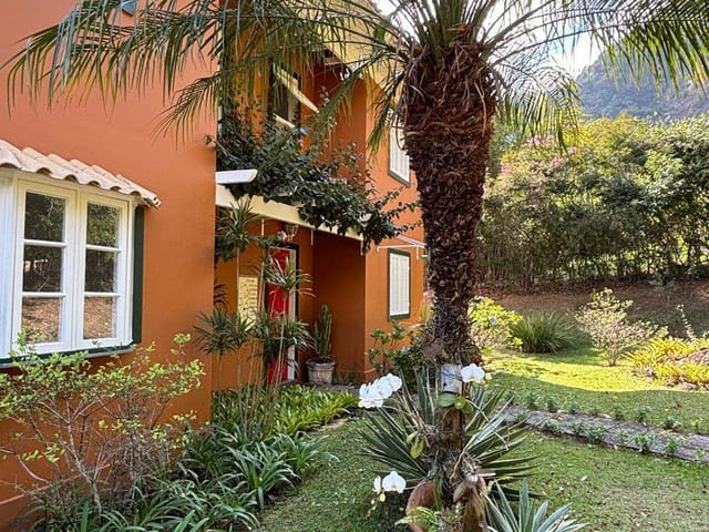 Casa com 2000m², para alugar, no bairro Samambaia em Petrópolis