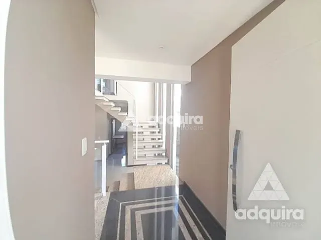 Casa com 300m² 3 quartos e 4 banheiros, à venda ou para alugar, no bairro Oficinas em Ponta Grossa