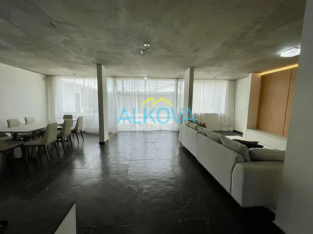 Casa com 600m² 5 quartos e 5 banheiros, à venda, no bairro Centro em Jacareí