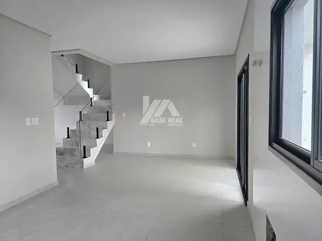 Casa com 200m² 3 quartos e 3 banheiros, à venda, no bairro Jardim Carvalho em Ponta Grossa